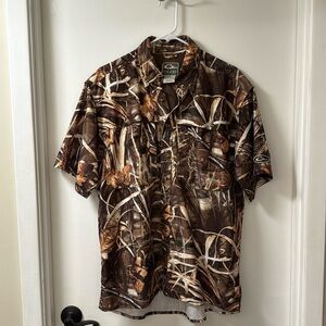 Size Small Drake Short Sleeve Max-4 Button Down